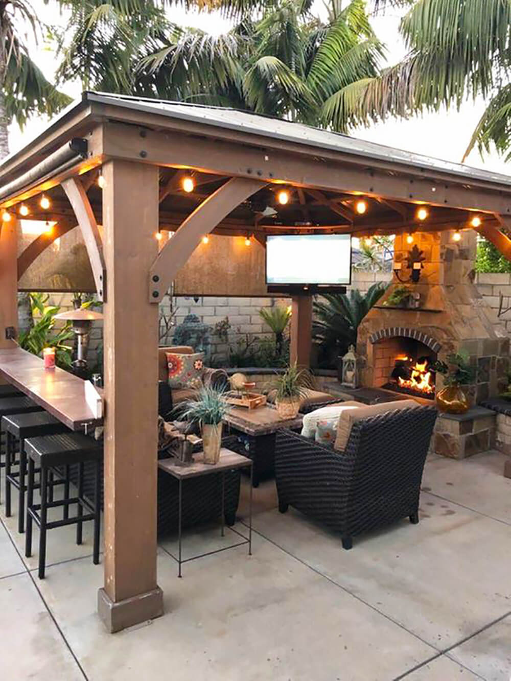 outdoor lounge bar
